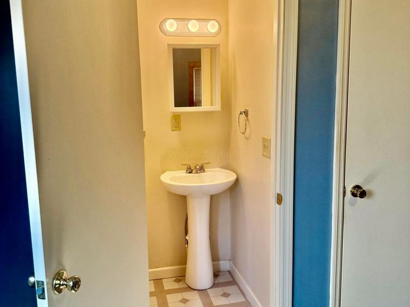 414 E Mound Street , Circleville, OH 43113 Photo 8