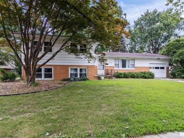 2212 FAIRWAY Drive, Springfield, IL 62704