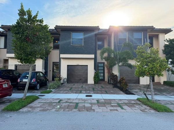 15816 NW 91st Ave , Miami Lakes, FL 33018