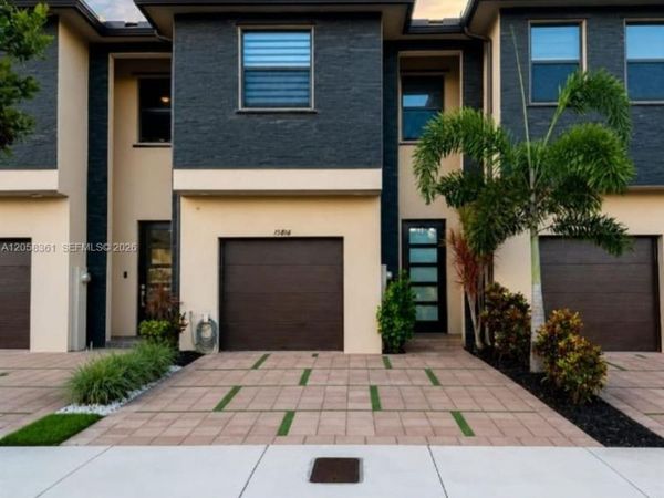 15816 NW 91st Ave, Miami Lakes, FL 33018