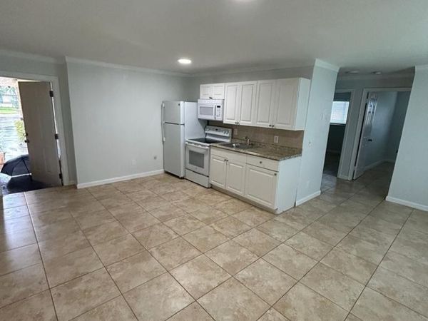 1119 NW 6TH Avenue, Unit 4, Pompano Beach, FL 33060