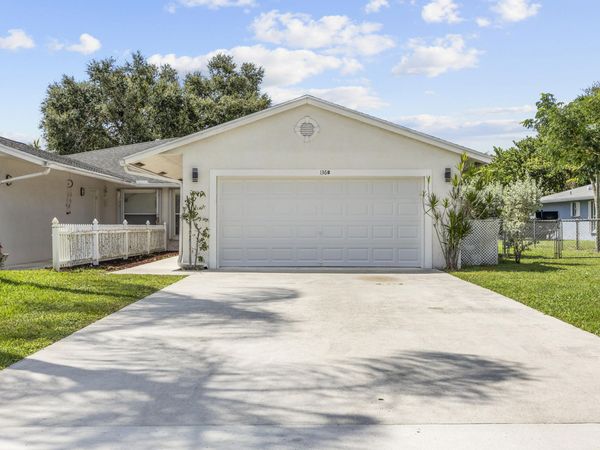 136 Sparrow Drive, Unit B, Royal Palm Beach, FL 33411