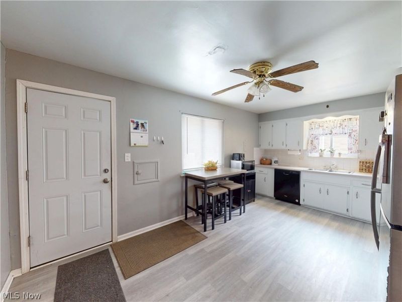 1187 Bonnie Lane, Mayfield Heights, OH 44124 Photo 7