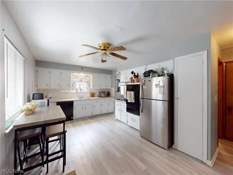 1187 Bonnie Lane, Mayfield Heights, OH 44124 Photo 9