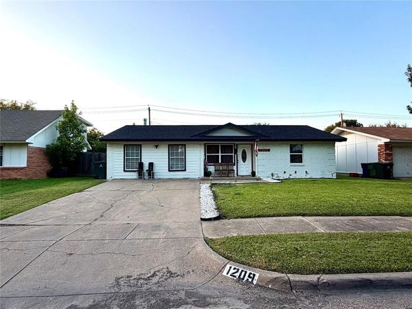 1209 Rosewood Hills Drive , Garland, TX 75040
