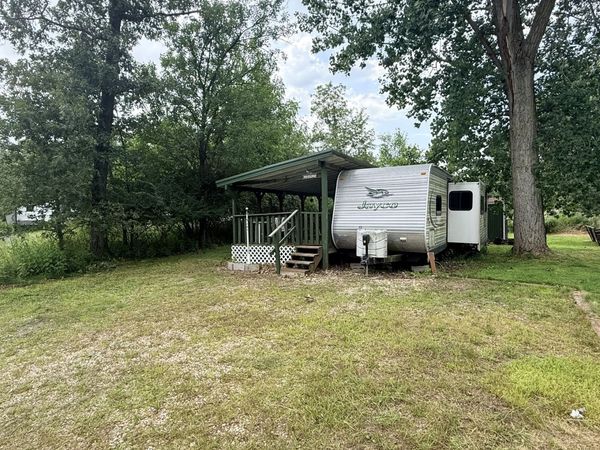 19-21 Woodhaven lakes , Sublette, IL 61367