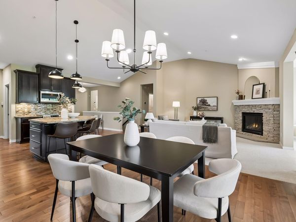 10786 Lyndale Bluffs Trail, Bloomington, MN 55420