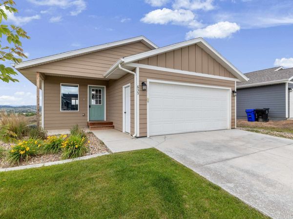 635 Diamond Ridge Boulevard, Rapid City, SD 57703