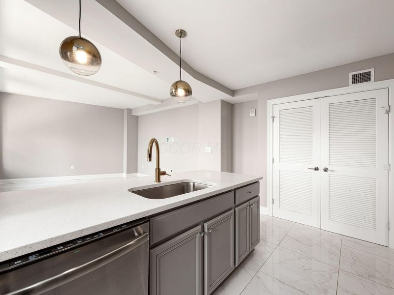 50 W Broad Street, Unit 2501, Columbus, OH 43215 Photo 8