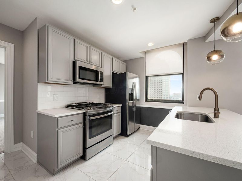 50 W Broad Street, Unit 2501, Columbus, OH 43215 Photo 9
