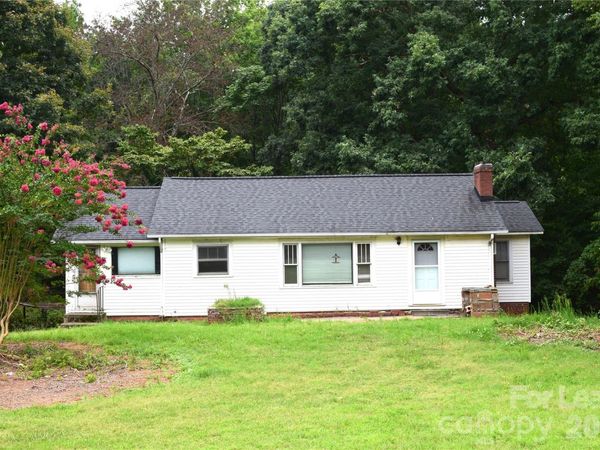2736 Peachtree Road, Statesville, NC 28625