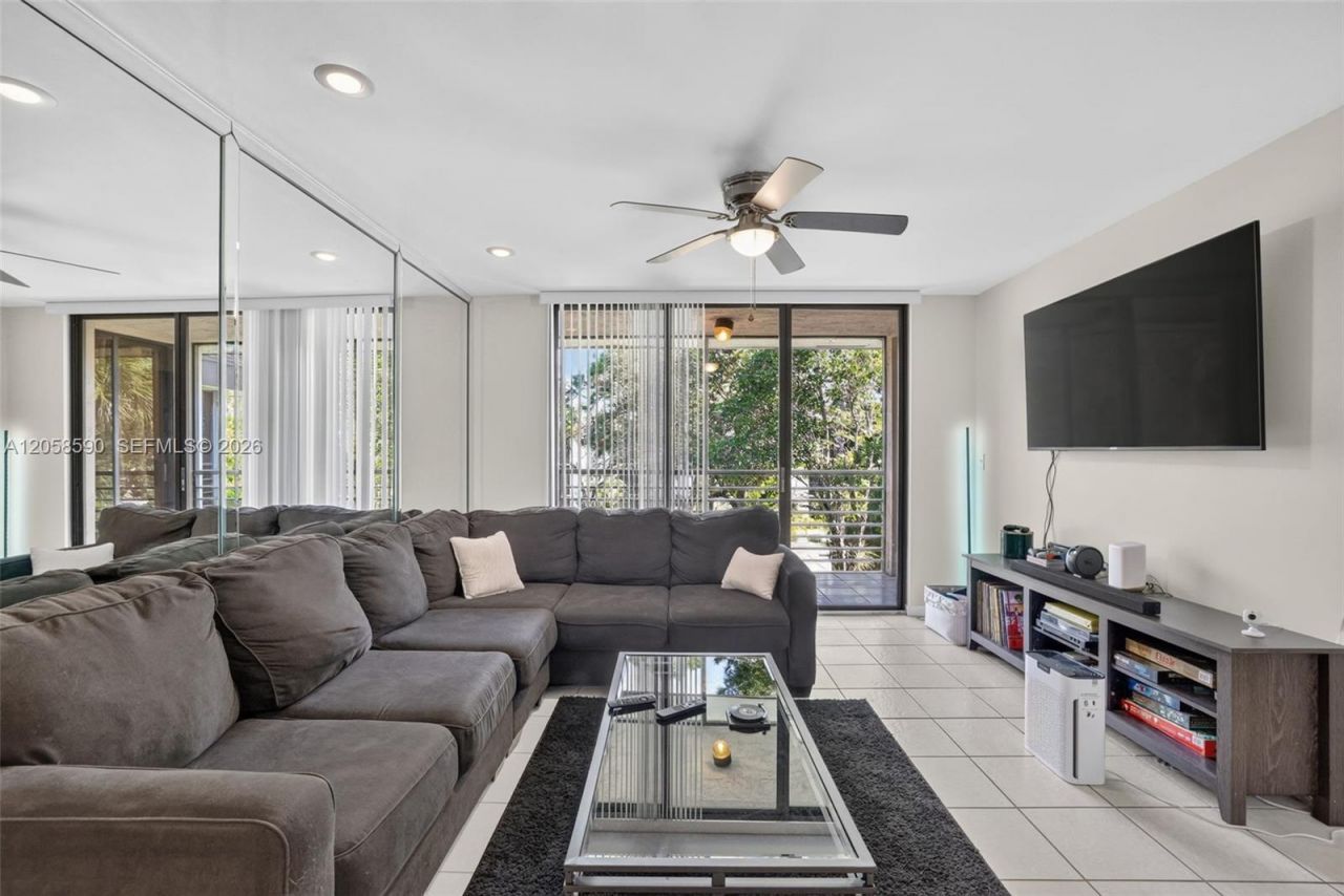 7653 NW 79th Ave, Unit 312, Tamarac, FL 33321 Photo
