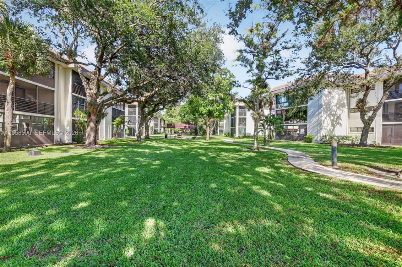 7653 NW 79th Ave, Unit 312, Tamarac, FL 33321 Photo