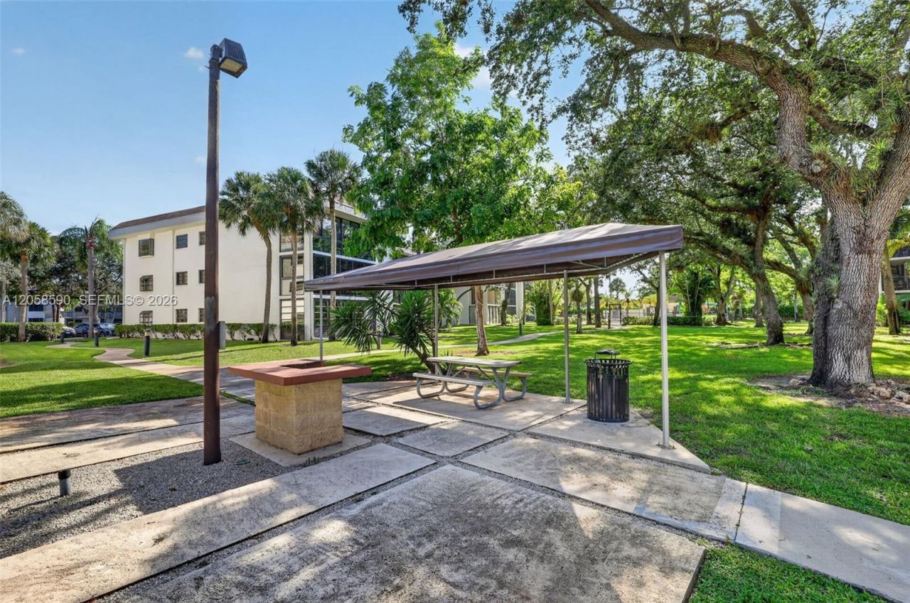 7653 NW 79th Ave, Unit 312, Tamarac, FL 33321 Photo