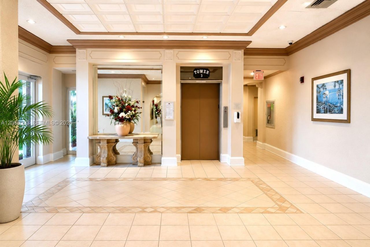 18071 Biscayne Blvd, Unit 302, Aventura, FL 33160 Photo