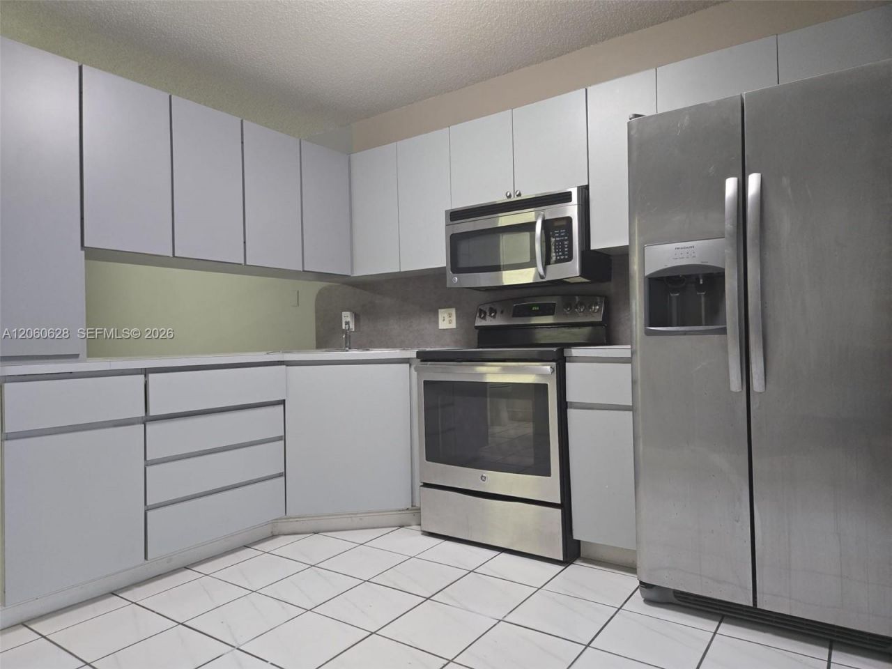8810 NW 114th Ter, Hialeah Gardens, FL 33018 Photo