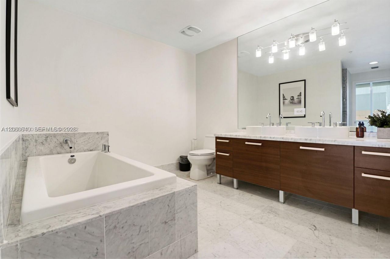 253 NE 2nd St , Unit 508, Miami, FL 33132 Photo