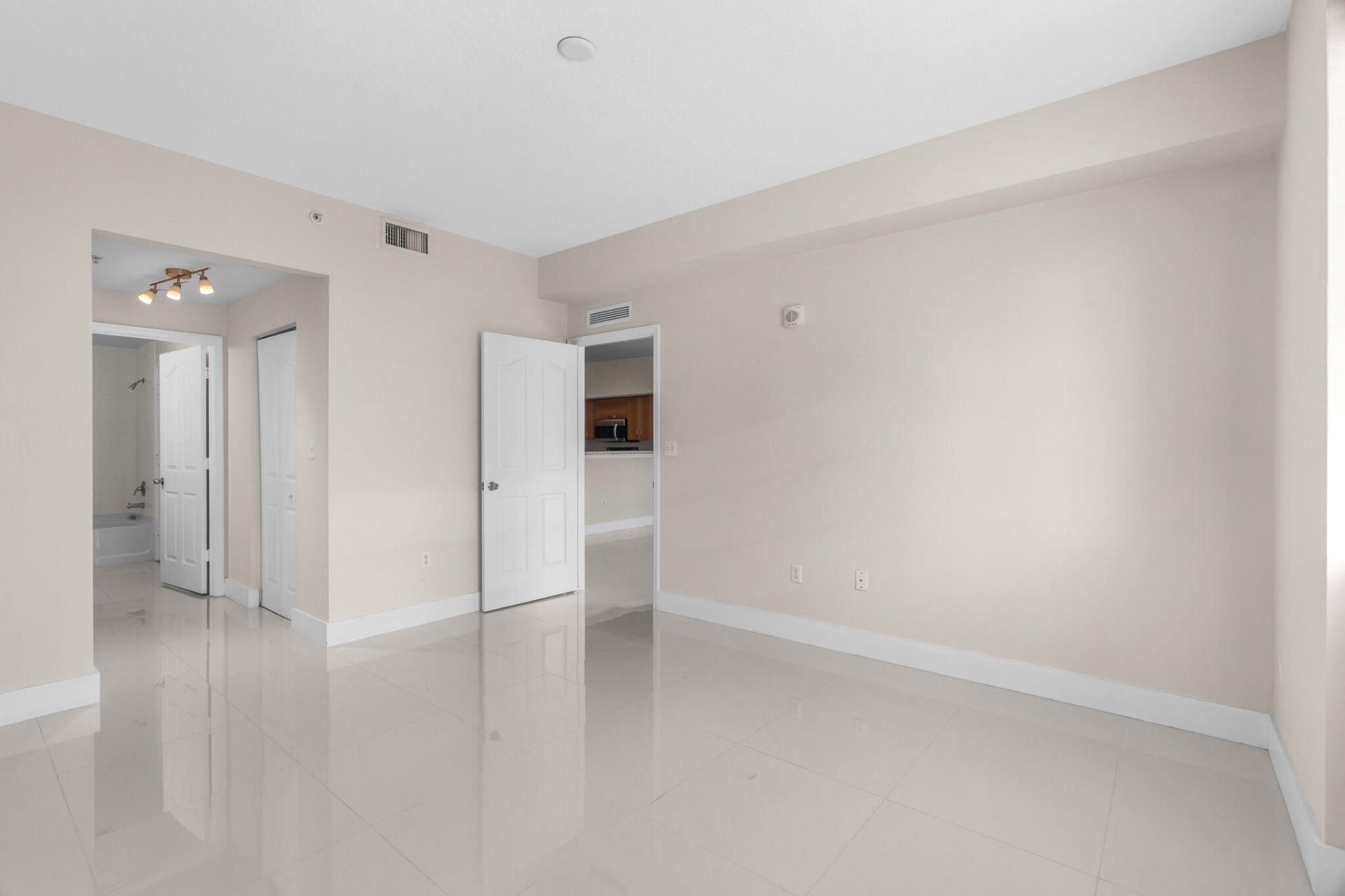 250 NE 3rd Avenue, Unit 1305, Delray Beach, FL 33444 Photo