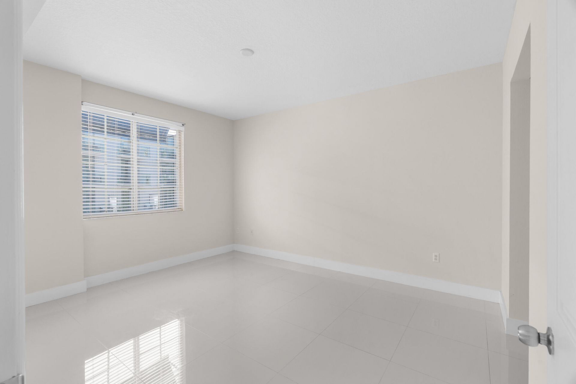 250 NE 3rd Avenue, Unit 1305, Delray Beach, FL 33444 Photo