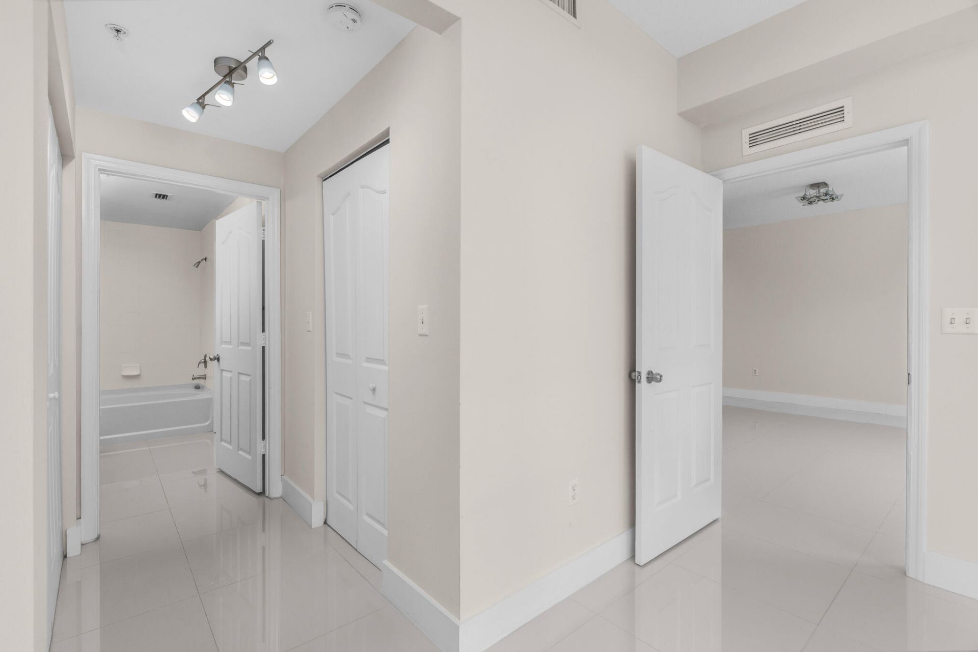 250 NE 3rd Avenue, Unit 1305, Delray Beach, FL 33444 Photo