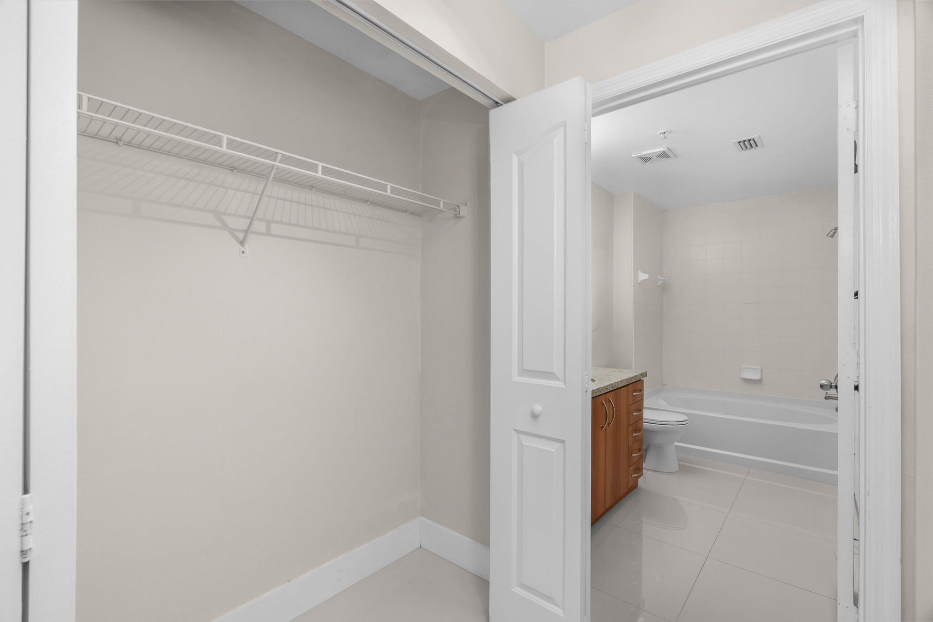 250 NE 3rd Avenue, Unit 1305, Delray Beach, FL 33444 Photo