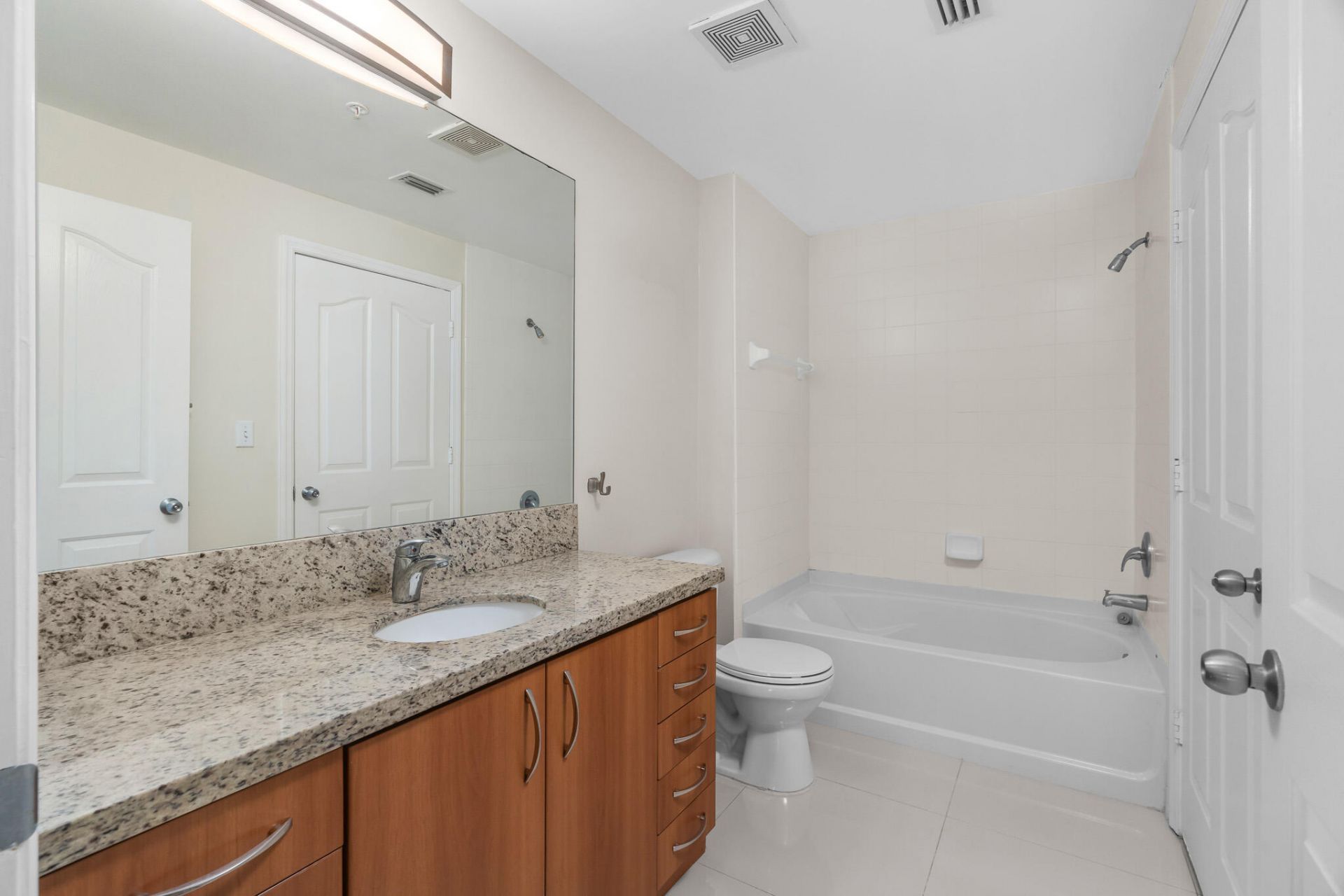 250 NE 3rd Avenue, Unit 1305, Delray Beach, FL 33444 Photo