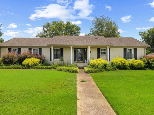 2210 Finley Dr, Florence, AL 35630