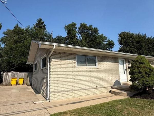 45656 Brownell Street, Utica, MI 48317