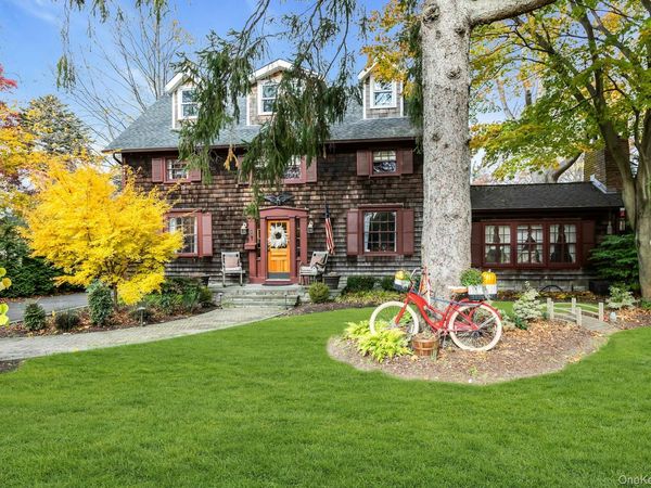 105 Academy Street , Bayport, NY 11705