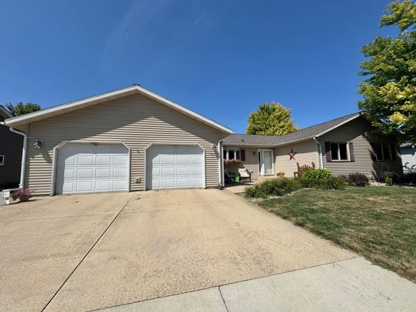 702 S Saratoga Street, Marshall, MN 56258