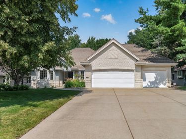 10421 Shelter Grove, Eden Prairie, MN 55347