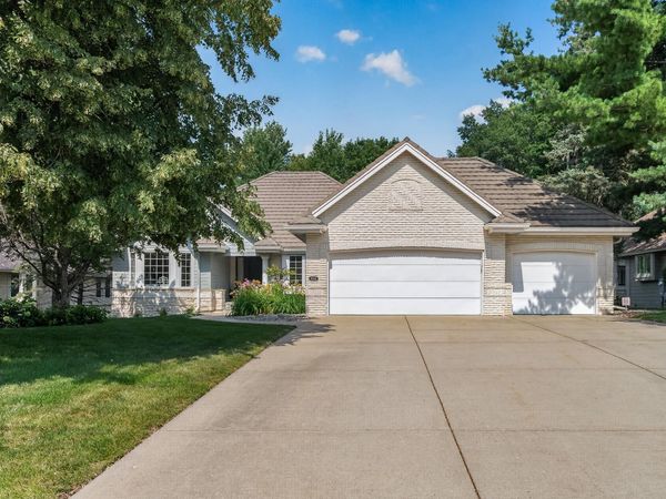 10421 Shelter Grove, Eden Prairie, MN 55347
