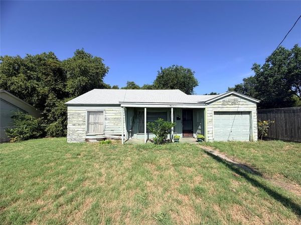 806 S Brazos Street , Weatherford, TX 76086