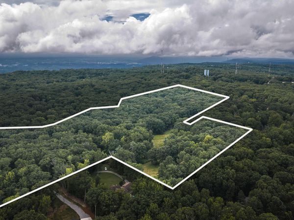 912 Palmer Avenue, Signal Mountain, TN 37377