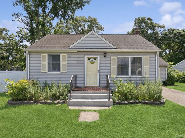 8 Beecher Avenue , East Islip, NY 11730