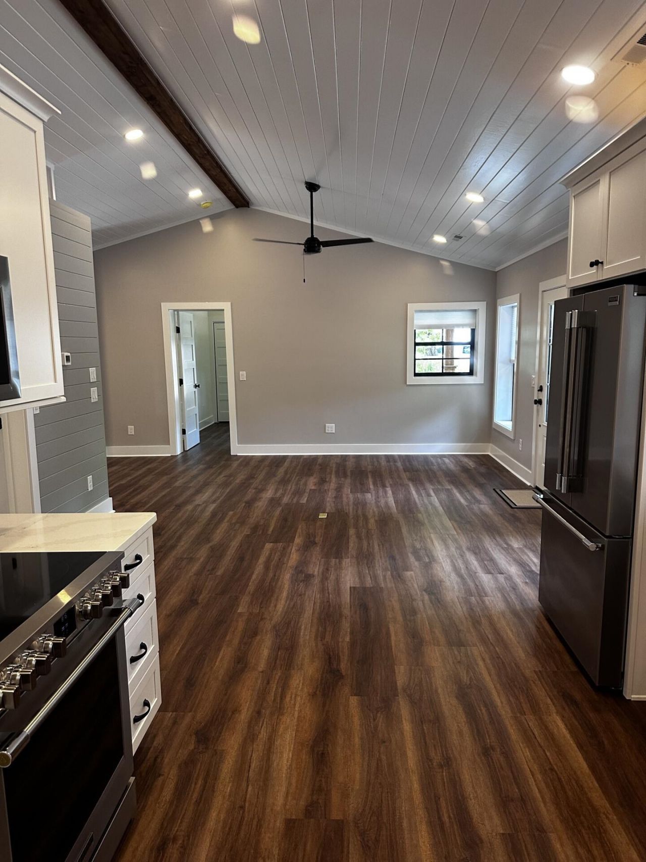 346 Waterside Ln. Photo 12