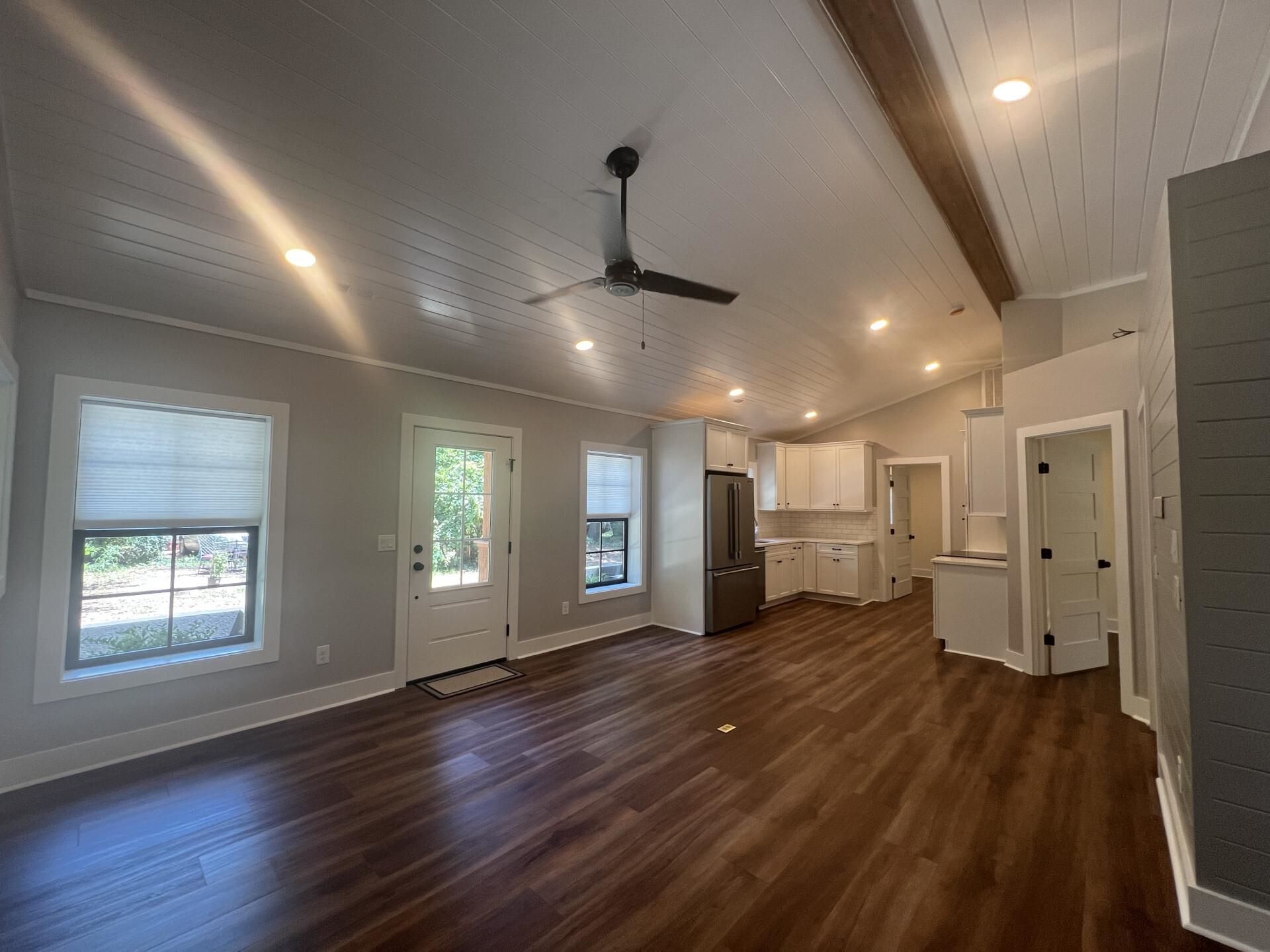 346 Waterside Ln. Photo 7