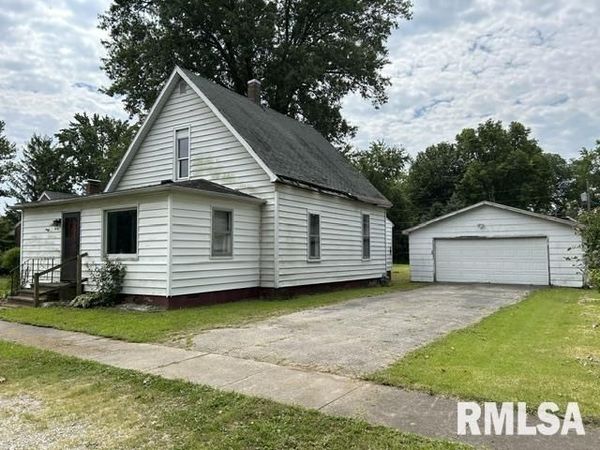 306 W WABASH Street, Stonington, IL 62567
