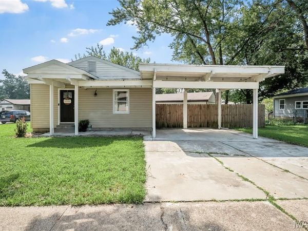 30 Cedar Drive , Pacific, MO 63069