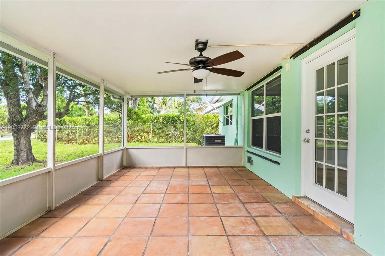 1427 Crest Dr , Lake Worth, FL 33461 Photo