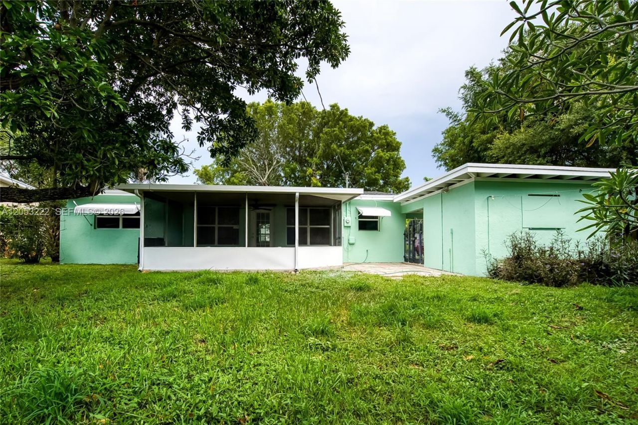 1427 Crest Dr , Lake Worth, FL 33461 Photo