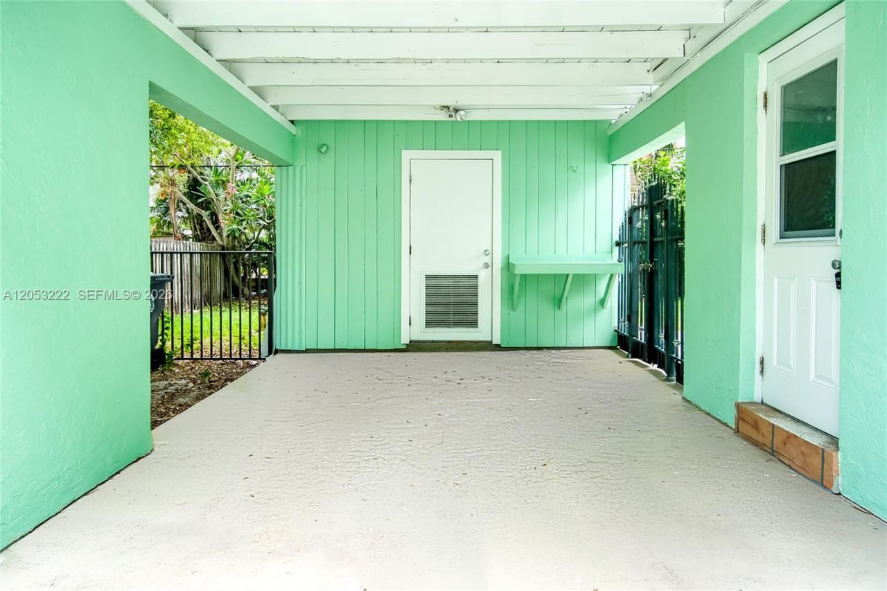 1427 Crest Dr , Lake Worth, FL 33461 Photo