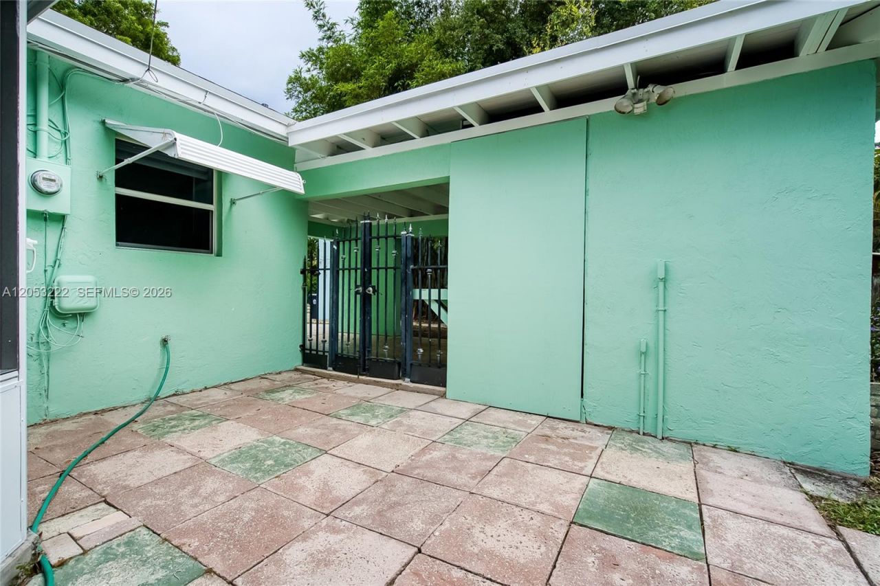1427 Crest Dr , Lake Worth, FL 33461 Photo