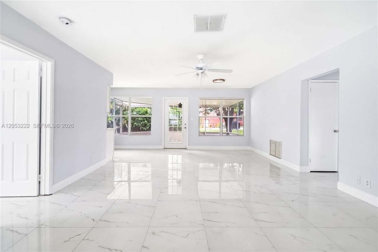 1427 Crest Dr , Lake Worth, FL 33461 Photo