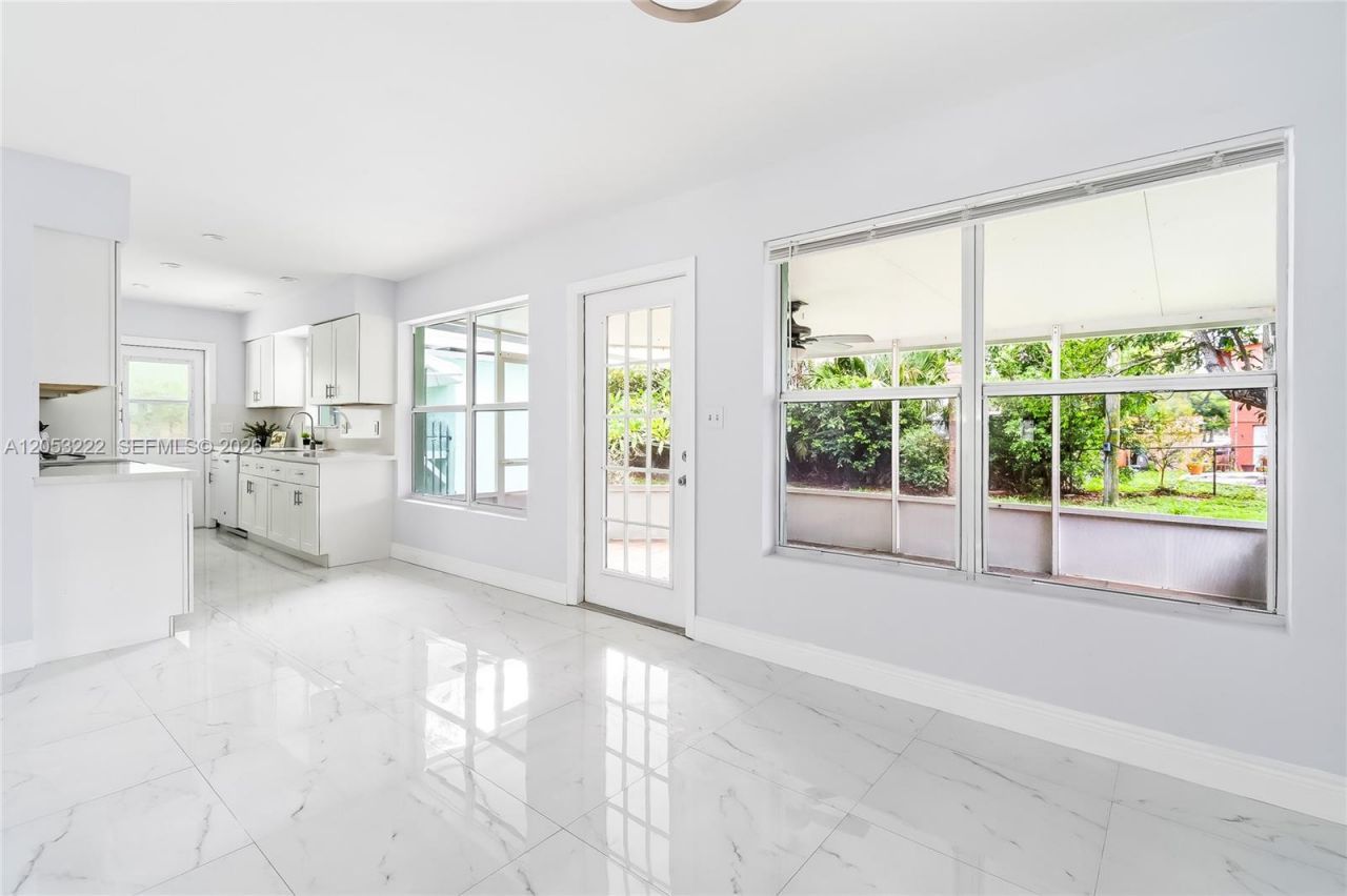 1427 Crest Dr , Lake Worth, FL 33461 Photo
