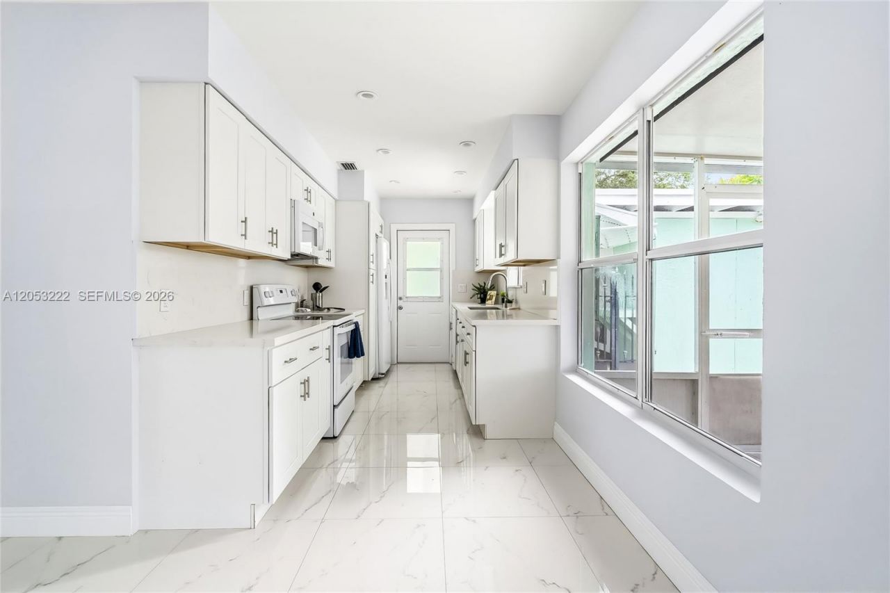 1427 Crest Dr , Lake Worth, FL 33461 Photo
