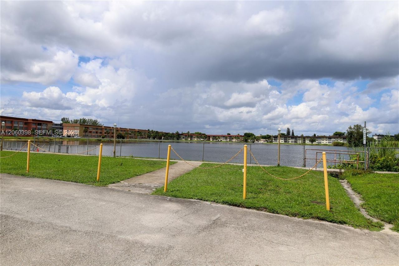 1501 NE Miami Gardens Dr, Unit 351, Miami, FL 33179 Photo