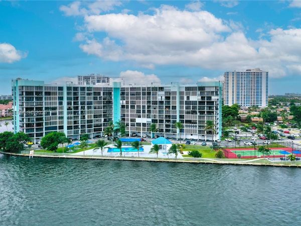 200 E Leslie Dr , Unit 329, Hallandale Beach, FL 33009