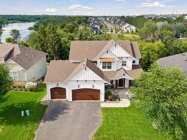 9708 Compass Pointe Court, Woodbury, MN 55129