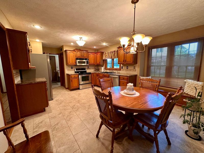 605 Oakwood Drive , Bellefontaine, OH 43311 Photo 8